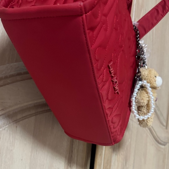 NEW Betsey Johnson Red Quilted Shoulder Bag with Teddy Charm - Picture 5 of 16